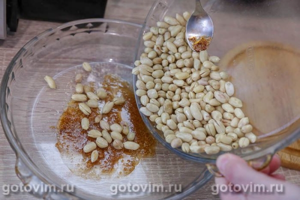 Солёный арахис с чесноком и копченой паприкой в микроволновке