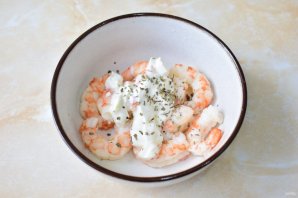 Салат с креветками, ананасом и сыром Салат с креветками, ананасом и сыром