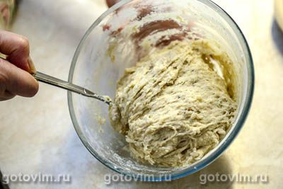 Постные рогалики из бананового теста с арахисом