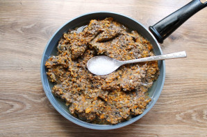 Грибная икра через мясорубку на зиму