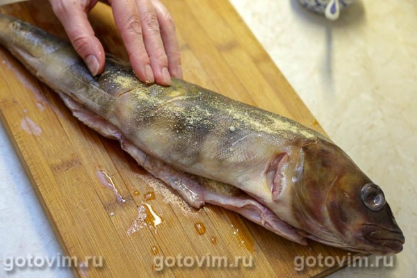 Терпуг, запеченный целиком в духовке с лимоном и чесноком