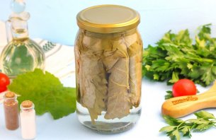 Консервированные листья винограда