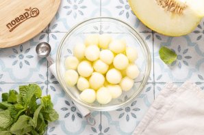 Дыня с лаймом, мятой и имбирем Дыня с лаймом, мятой и имбирем