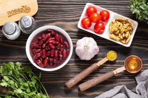 Постный салат с красной фасолью