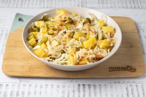 Салат из квашеной капусты с картошкой и огурцами Салат из квашеной капусты с картошкой и огурцами
