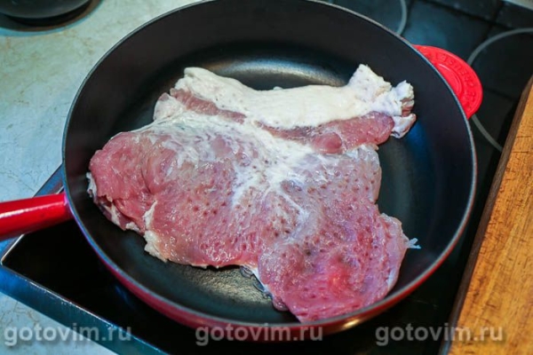 Свиная отбивная с овощами и соевым соусом Свиная отбивная с овощами и соевым соусом