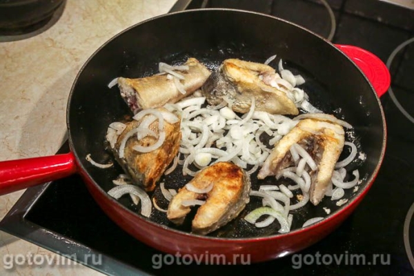 Жареный судак с луком и лисичками Жареный судак с луком и лисичками
