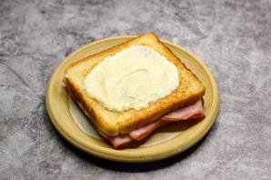 Сэндвич "Крок-мадам" Сэндвич "Крок-мадам"