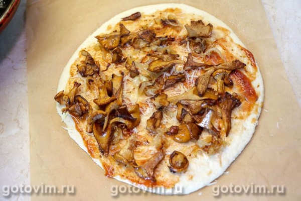 Пицца с лисичками и беконом Пицца с лисичками и беконом