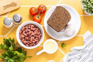 Салат с сухариками и фасолью Салат с сухариками и фасолью
