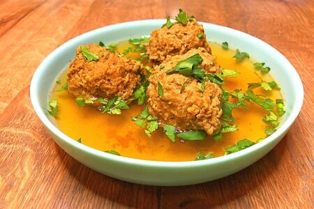 Leberknödelsuppe - суп с печеночными кнедлями Leberknödelsuppe - суп с печеночными кнедлями