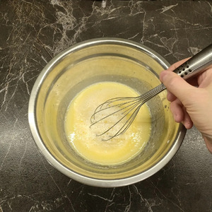 Рулет на дрожжевом тесте с творогом