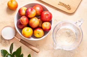 Компот из слив с косточками на зиму