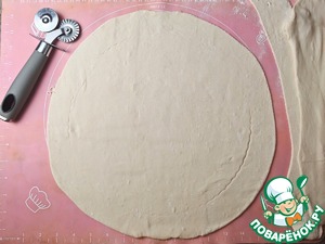 Пирог с колбасками и творожным сыром Пирог с колбасками и творожным сыром