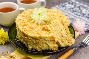 Торт "Наполеон" из готового слоеного теста Торт "Наполеон" из готового слоеного теста