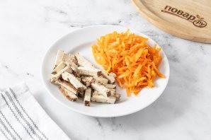 Онигири с корейской морковью Онигири с корейской морковью