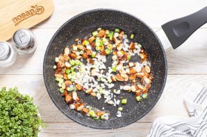 Зеленая фасоль на сковороде