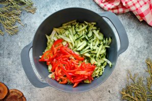 Салат с говяжьим языком и курицей Салат с говяжьим языком и курицей