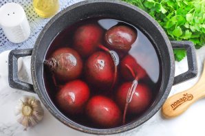 Маринованная свекла на зиму в банках целиком Маринованная свекла на зиму в банках целиком