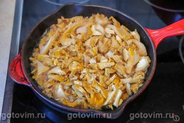 Оладьи из лисичек и кабачков