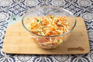 Салат с морковью, сельдереем и изюмом Салат с морковью, сельдереем и изюмом