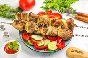 Шашлык из свинины в сметанном маринаде Шашлык из свинины в сметанном маринаде