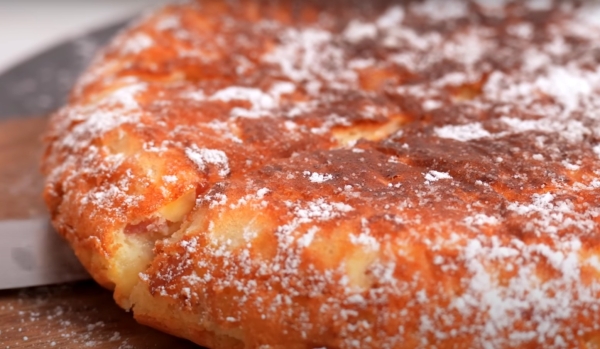 Яблочный пирог на сковороде. Ароматная Шарлотка без духовки Яблочный пирог на сковороде. Ароматная Шарлотка без духовки