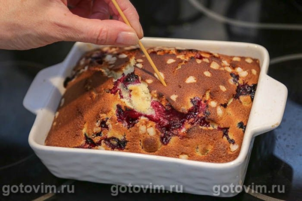 Пирог с черной смородиной и гранулированным сахаром Пирог с черной смородиной и гранулированным сахаром