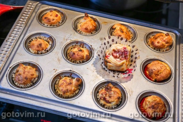 Маффины на молоке с колбасой Маффины на молоке с колбасой