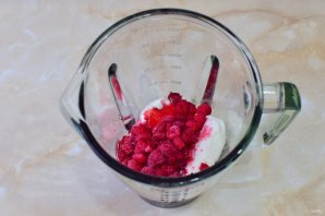 Смузи с творогом и малиной Смузи с творогом и малиной