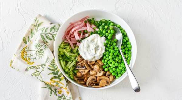 Салат с жареными шампиньонами и ветчиной, пошаговый рецепт с фото на 195 ккал