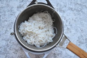 Рисовая жареная лапша "Пад Тай" Рисовая жареная лапша "Пад Тай"