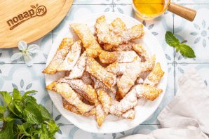 Хворост на воде хрустящий Хворост на воде хрустящий