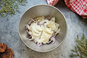 Салат с кальмарами и фенхелем Салат с кальмарами и фенхелем