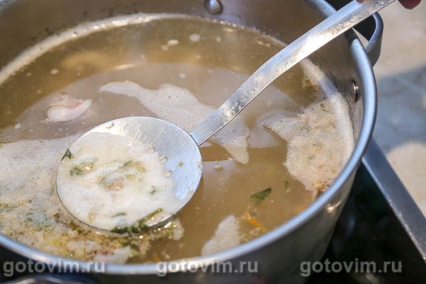 Мясной суп с кабачками и нутом