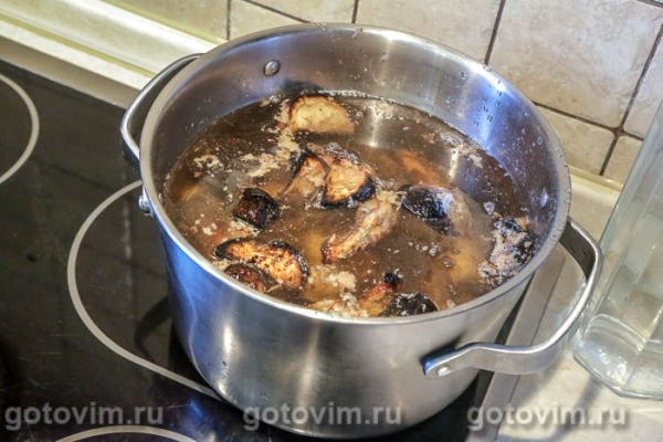 Костный бульон из запеченных говяжьих костей