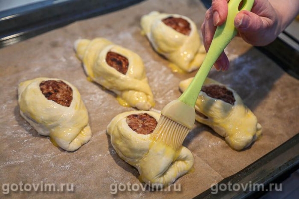 Булочка-плетенка с котлетой