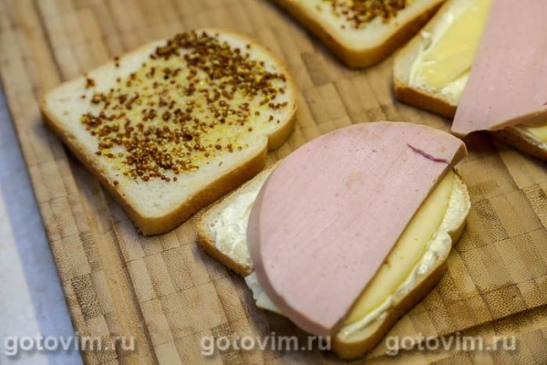 Сэндвич с колбасой и сыром в яйце Сэндвич с колбасой и сыром в яйце