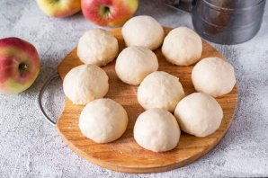 Пирожки с яблоками жареные Пирожки с яблоками жареные