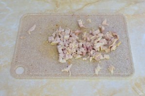 Слоёный салат с копчёной курицей