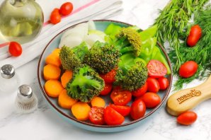 Куриная грудка, тушеная с овощами