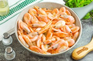 Жареные креветки в соевом соусе в панцире Жареные креветки в соевом соусе в панцире