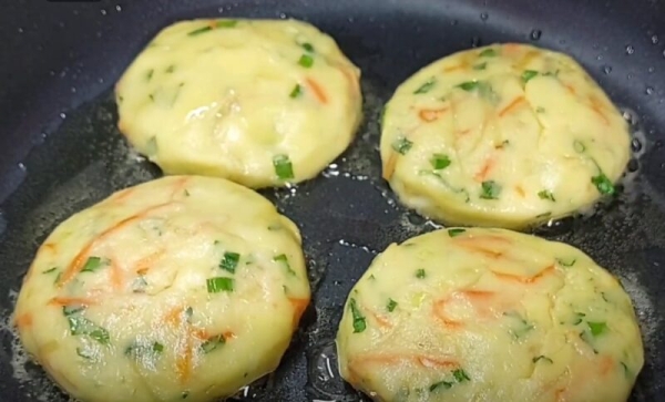 Готовлю много и ставлю в морозильник. Вместо пирожков для перекуса: нежные котлеты за копейки Готовлю много и ставлю в морозильник. Вместо пирожков для перекуса: нежные котлеты за копейки