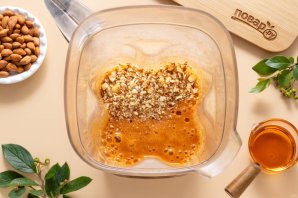 Мороженое из абрикосовых косточек с абрикосами и дыней Мороженое из абрикосовых косточек с абрикосами и дыней