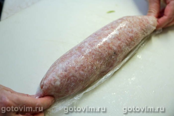 Рулет из мясного фарша с кабачками в беконе