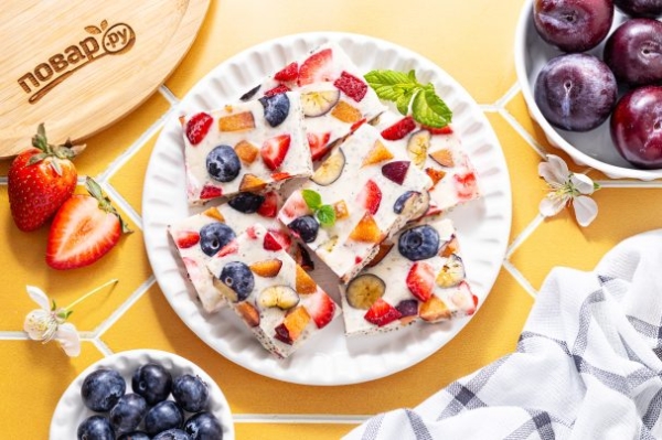 Замороженный йогурт с ягодами