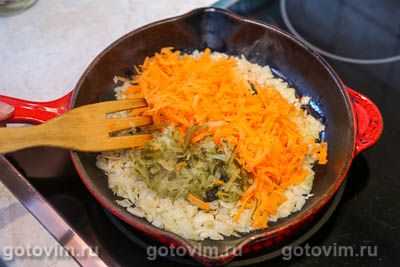 Рулетики из свинины с солеными огурцами и морковью под сырной корочкой  Рулетики из свинины с солеными огурцами и морковью под сырной корочкой