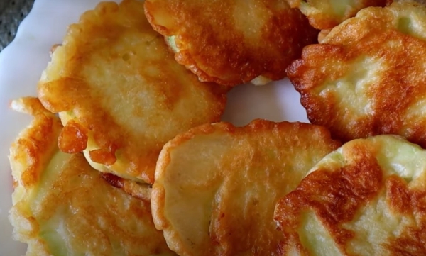 Самый простой рецепт кабачков в кляре. Вкусный перекус или ужин за 15 минут Самый простой рецепт кабачков в кляре. Вкусный перекус или ужин за 15 минут