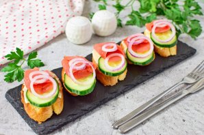 Бутерброды с горбушей соленой Бутерброды с горбушей соленой