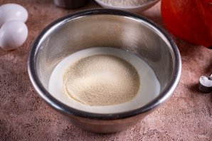 Быстрый сладкий пирог на кефире с тыквой